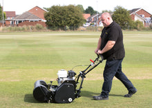 Charger l'image dans la galerie, Tondeuse à cylindres Allett Tournament 24