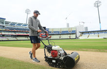 Charger l'image dans la galerie, Tondeuse à cylindres Allett Shaver 24