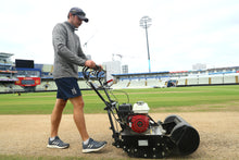 Charger l'image dans la galerie, Tondeuse à cylindres Allett Shaver 24