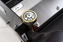 Charger l'image dans la galerie, Tondeuse à cylindres Allett Shaver 24