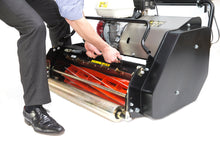 Charger l'image dans la galerie, Tondeuse à cylindre Allett C27 (Moteur avec bac de ramassage)