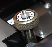 Charger l'image dans la galerie, Tondeuse à cylindres Allett Shaver 24