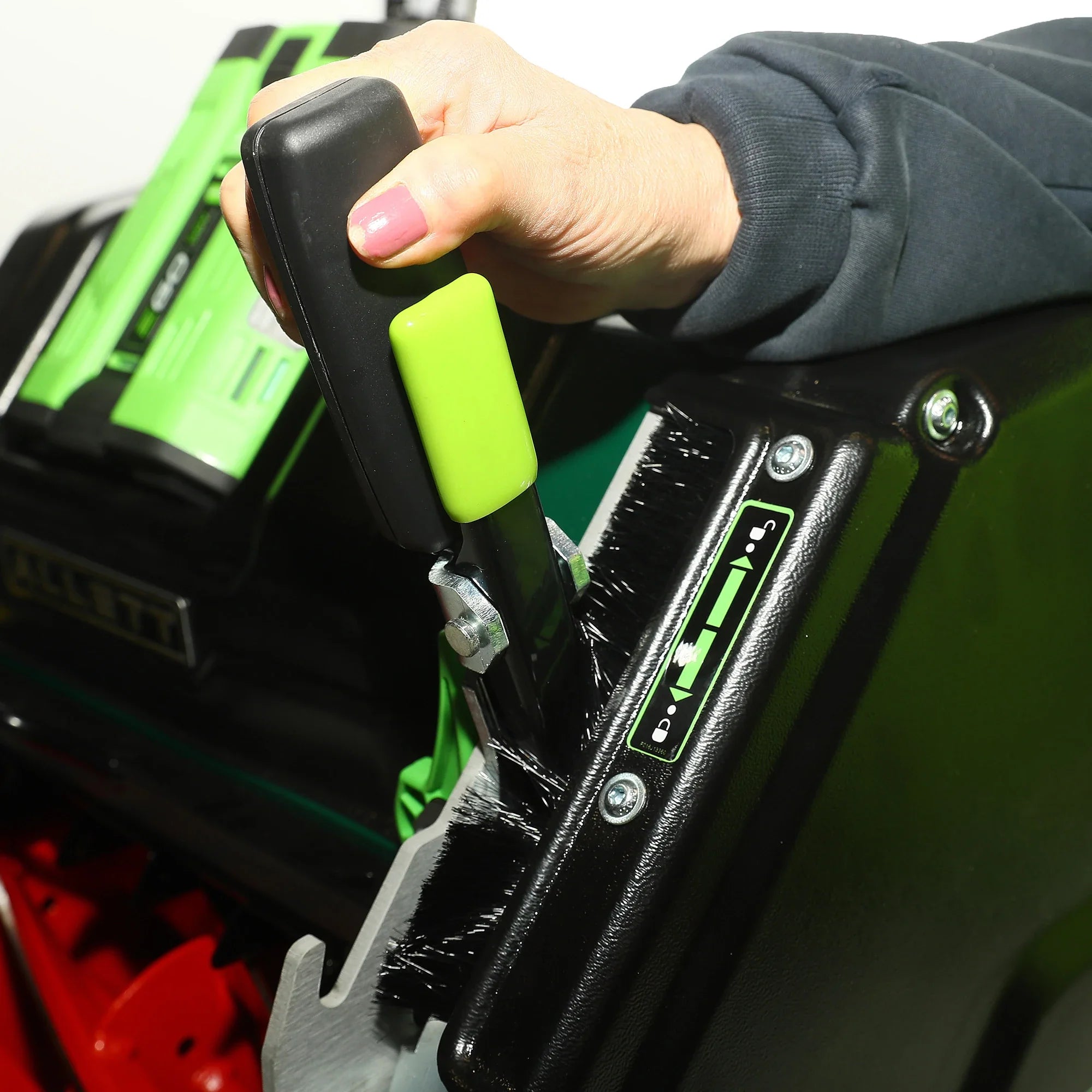 Allett Stirling 43 (17'') Battery Cylinder Mower